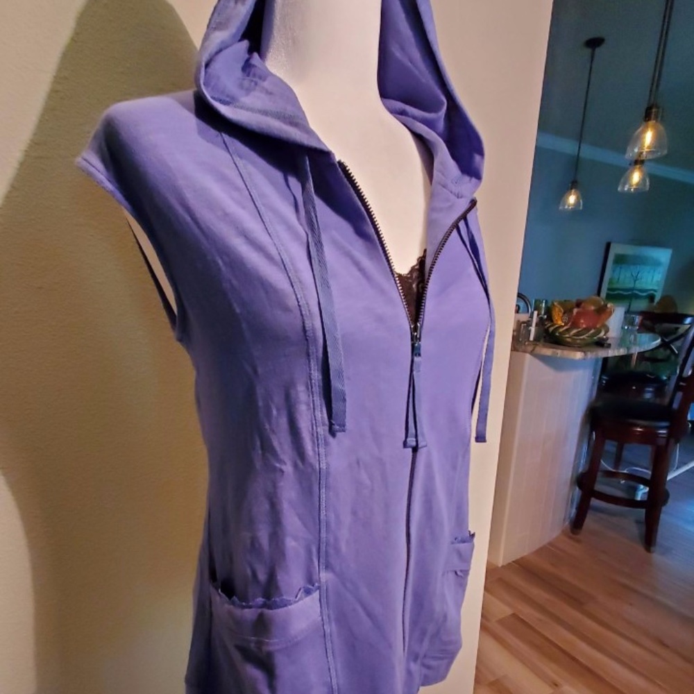 HOODED VEST - Picture 2 of 4